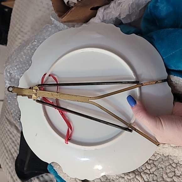 Vintage Floral painted plate porcelain w/ already attached hardware for hanging - Picture 6 of 12